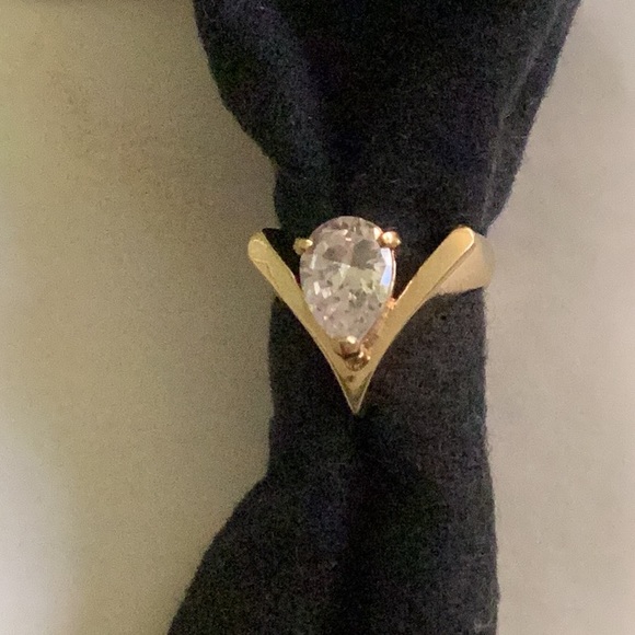 4 Fun costume rings! - Picture 5 of 7